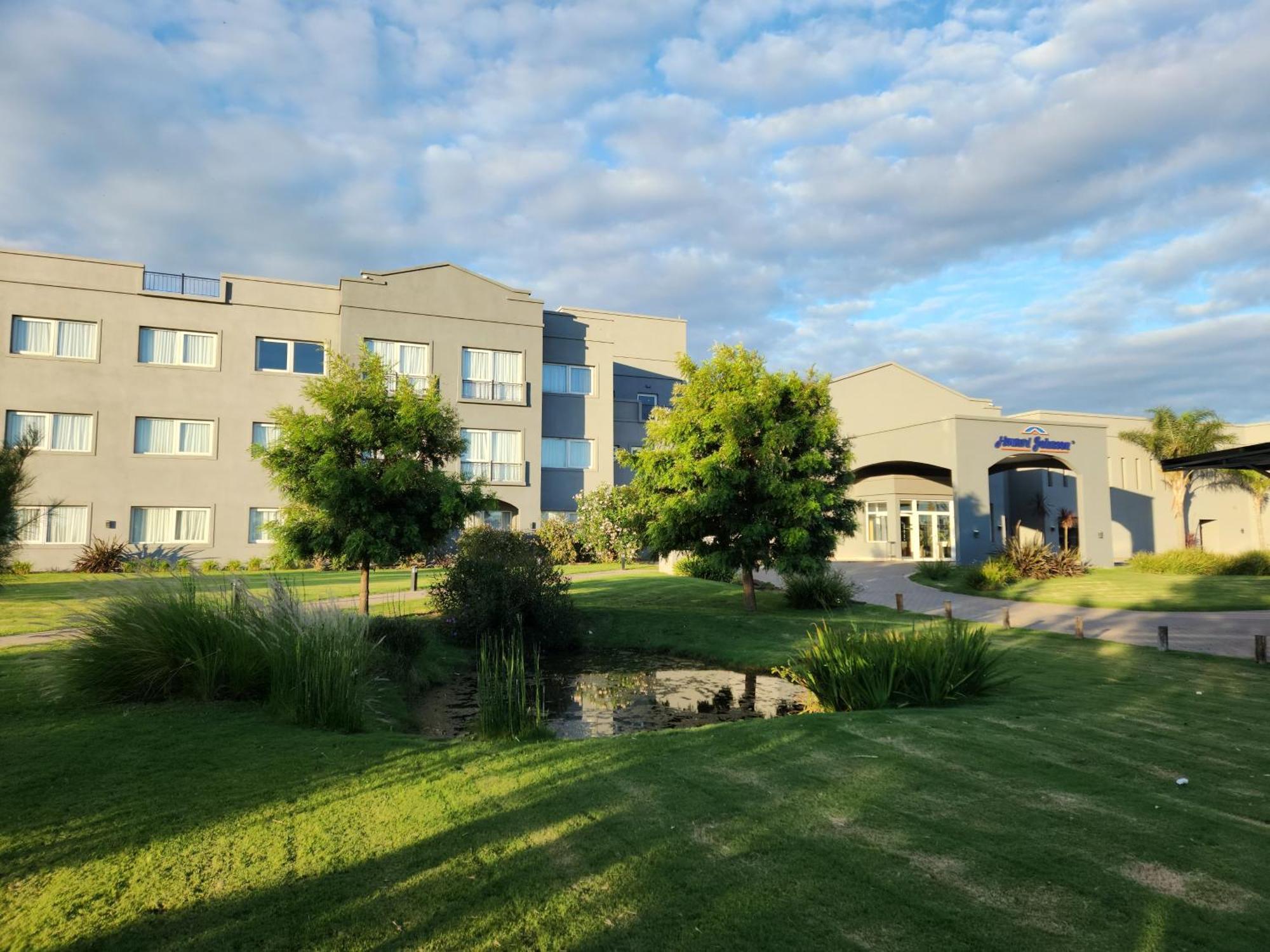 Howard Johnson Hotel & Resort Funes Exteriör bild