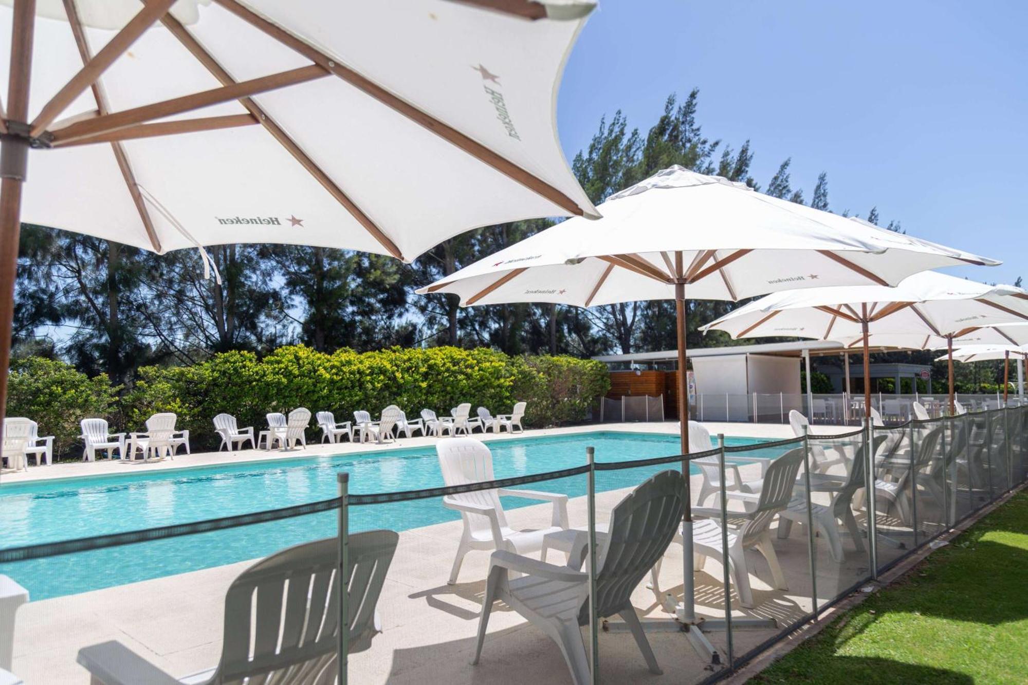 Howard Johnson Hotel & Resort Funes Exteriör bild