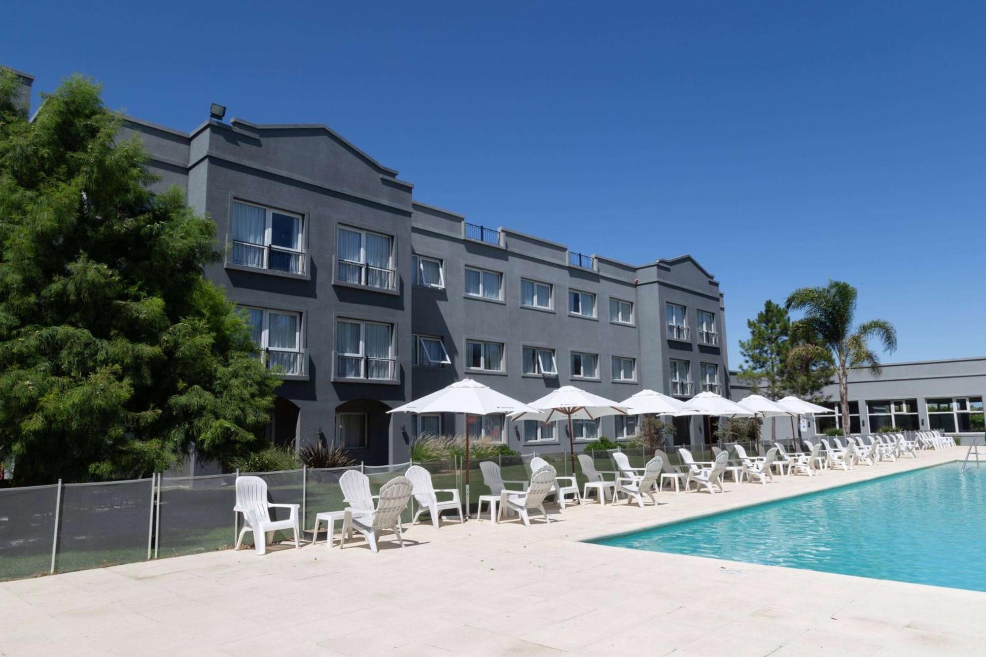 Howard Johnson Hotel & Resort Funes Exteriör bild