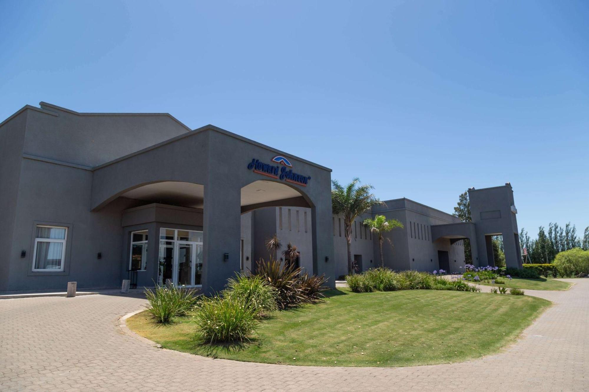 Howard Johnson Hotel & Resort Funes Exteriör bild