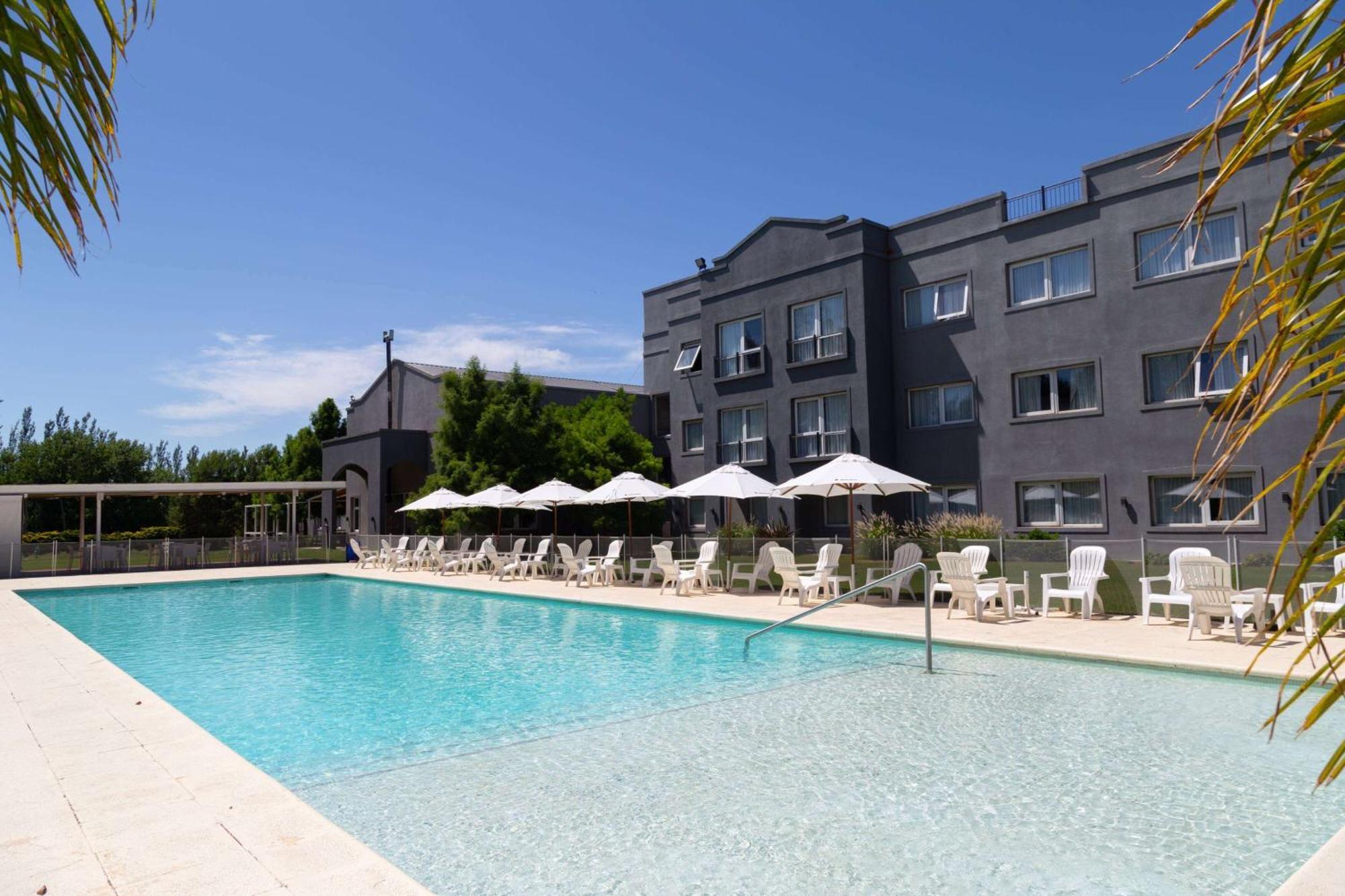 Howard Johnson Hotel & Resort Funes Exteriör bild