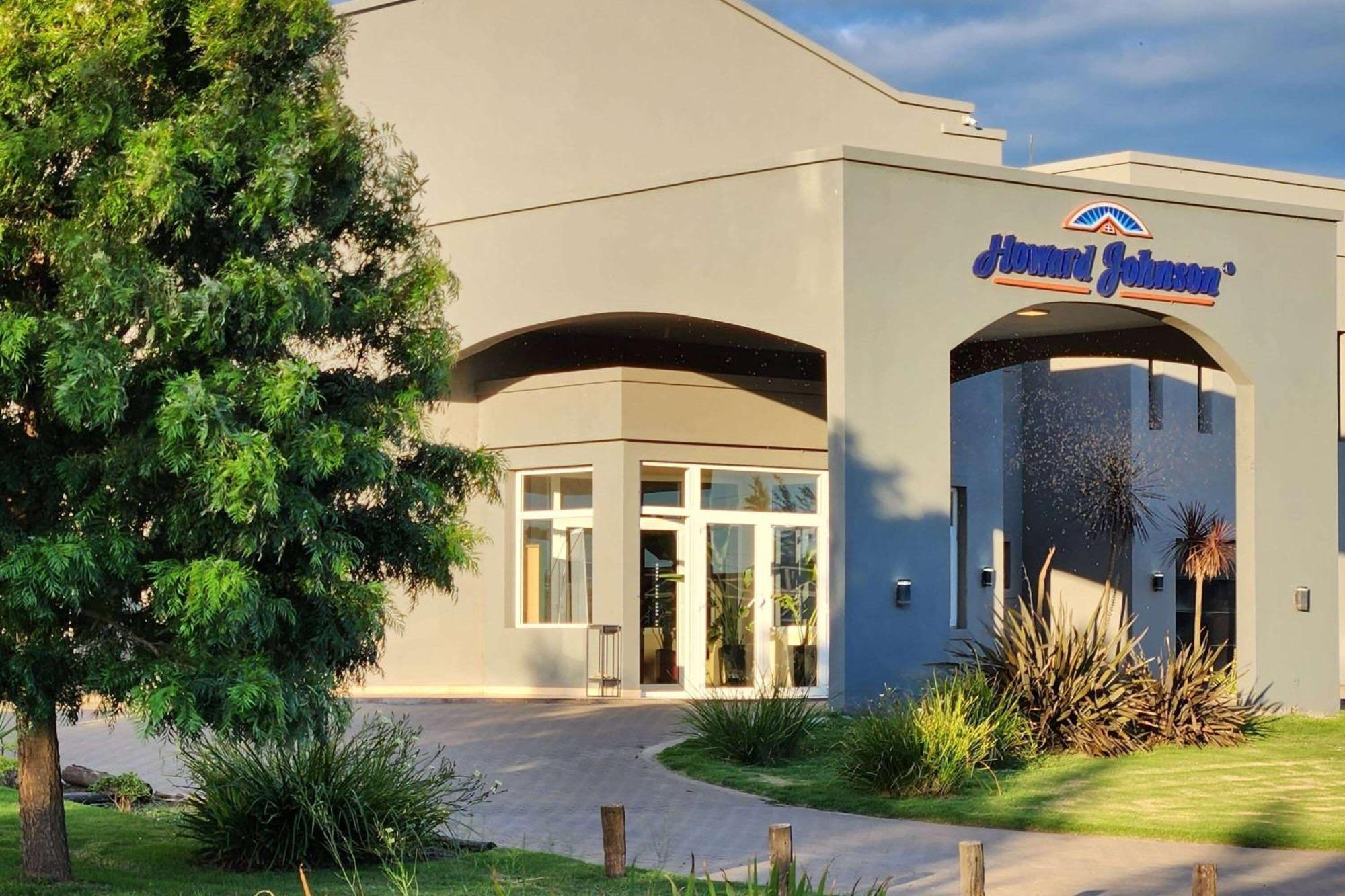 Howard Johnson Hotel & Resort Funes Exteriör bild